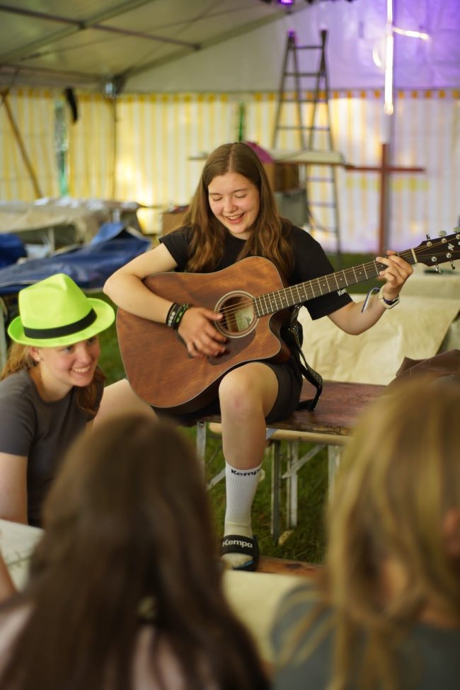 4EB8E775-B685-403F-BFE5-0489466124C1